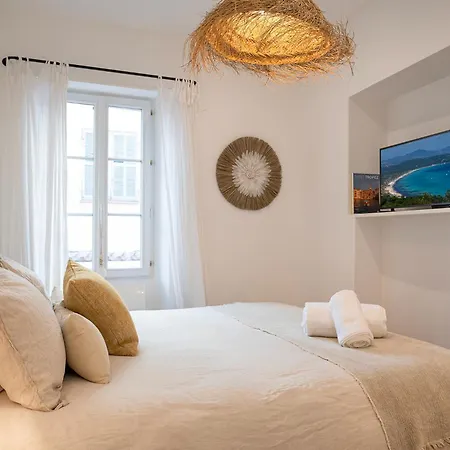 La Tropezienne - Au Coeur Du Village Apartment